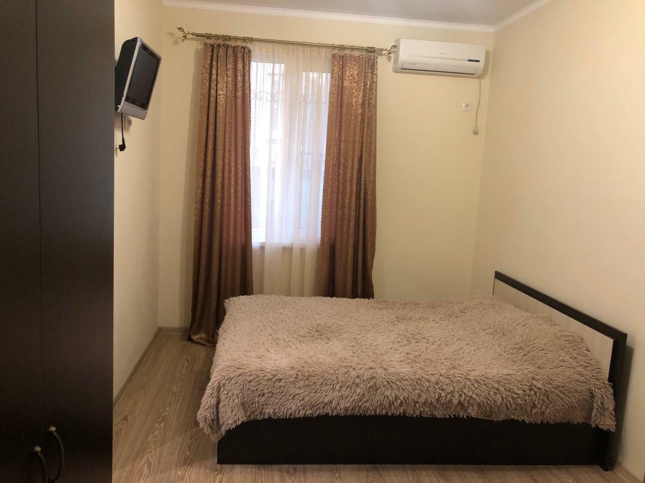 Guest House Nadia Сухумі Екстер'єр фото