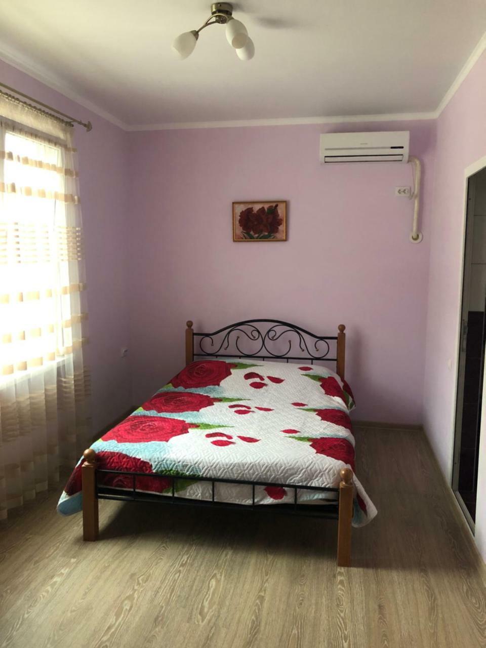 Guest House Nadia Сухумі Екстер'єр фото